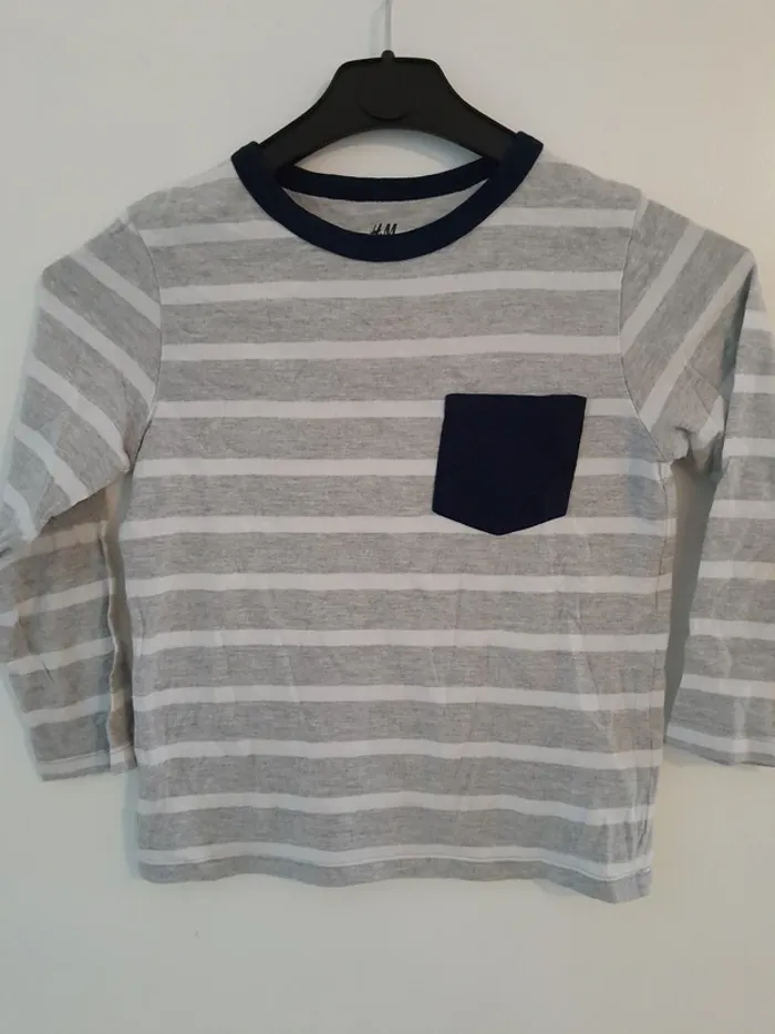 Tee-shirt, à rayures, couleur Gris/blanc,Marque H&M, taille 4/6ans - 110/116cm