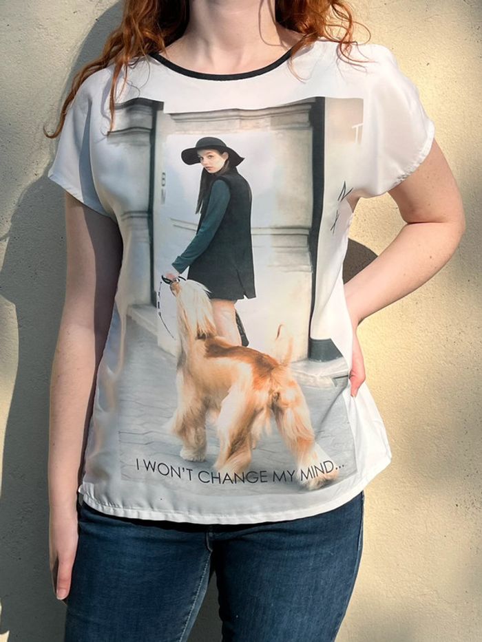 T-shirt imprimé image avec texte avant et arrière - photo numéro 2