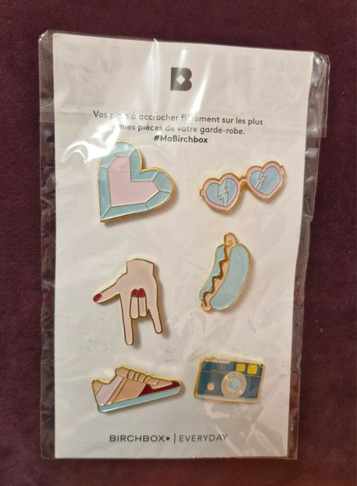 Lot de pin's Blissim Neuf sous blister