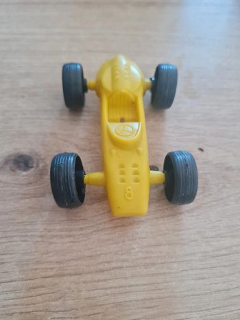 Voiture plastique jaune Vintage 1970.