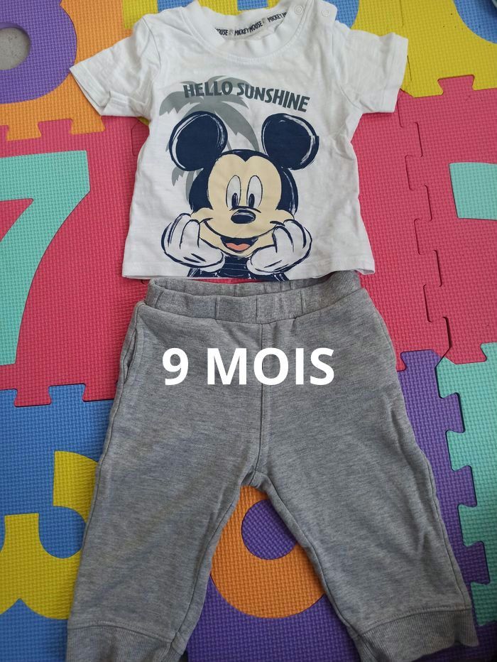Lot pantalon survet, t'shirt, garçon, 9 mois.
