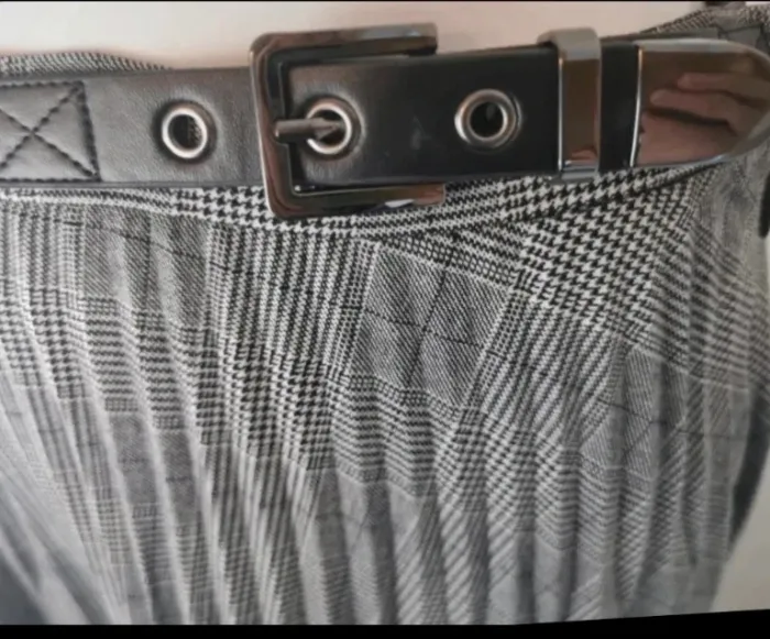 Jupe J Caro marque morgan taille 38 63% polyester 33% viscose 4% élasthanne neuf avec étiquette - photo numéro 2