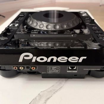 Platine vinyle numérique multi-lecteur DJ Pioneer CDJ-2000nexus Pro en parfait état à 650€
