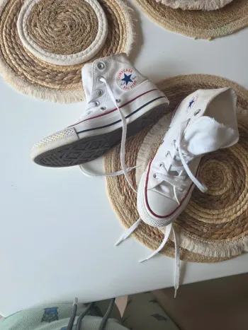 Converses pointure 35