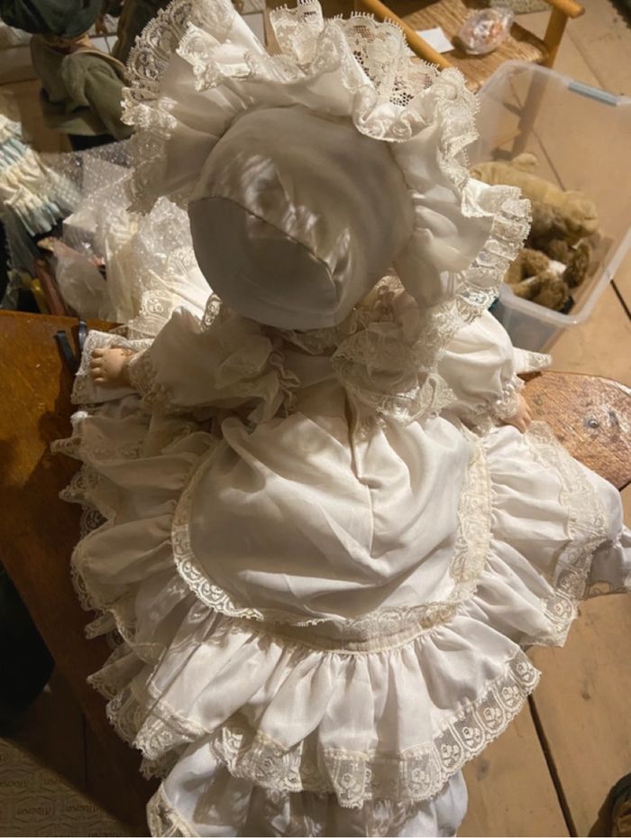 Poupée de collection en porcelaine - photo numéro 4