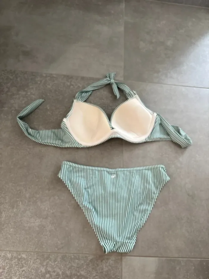 Maillot de bain 2 pièces - photo numéro 2
