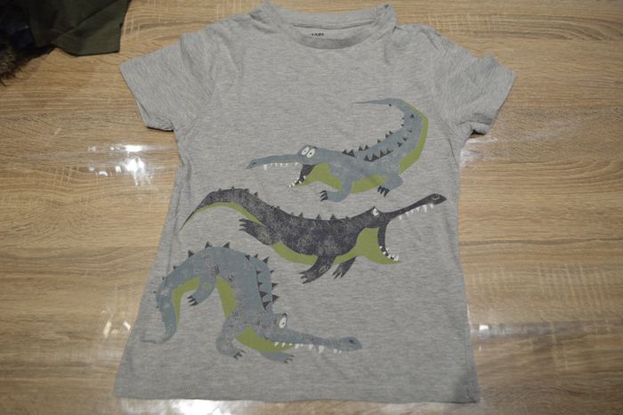 Tee shirt manches courtes gris crocodiles Kiabi 8 ans