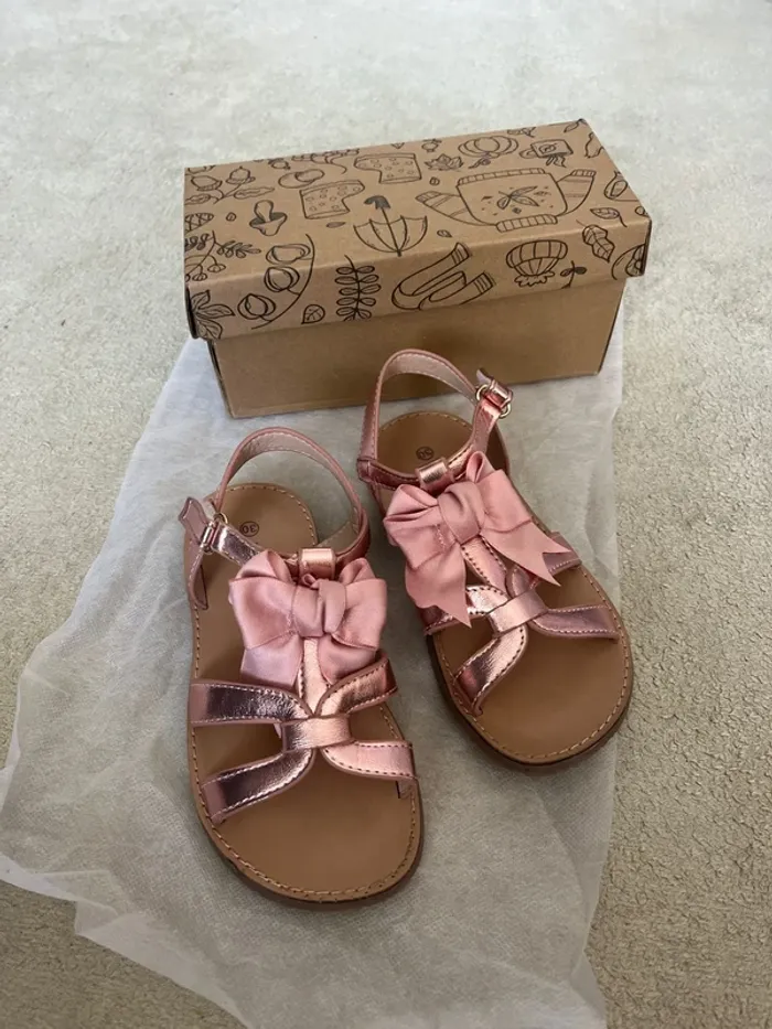 Sandales rose doré – Taille 30 🌸