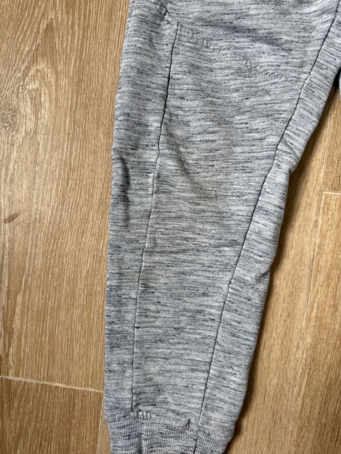 🎀 Jogging gris en bon état 8 ans fille - photo numéro 3