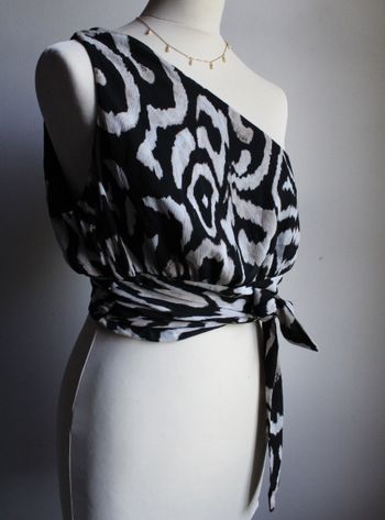 Top asymétrique noir et blanc H&M