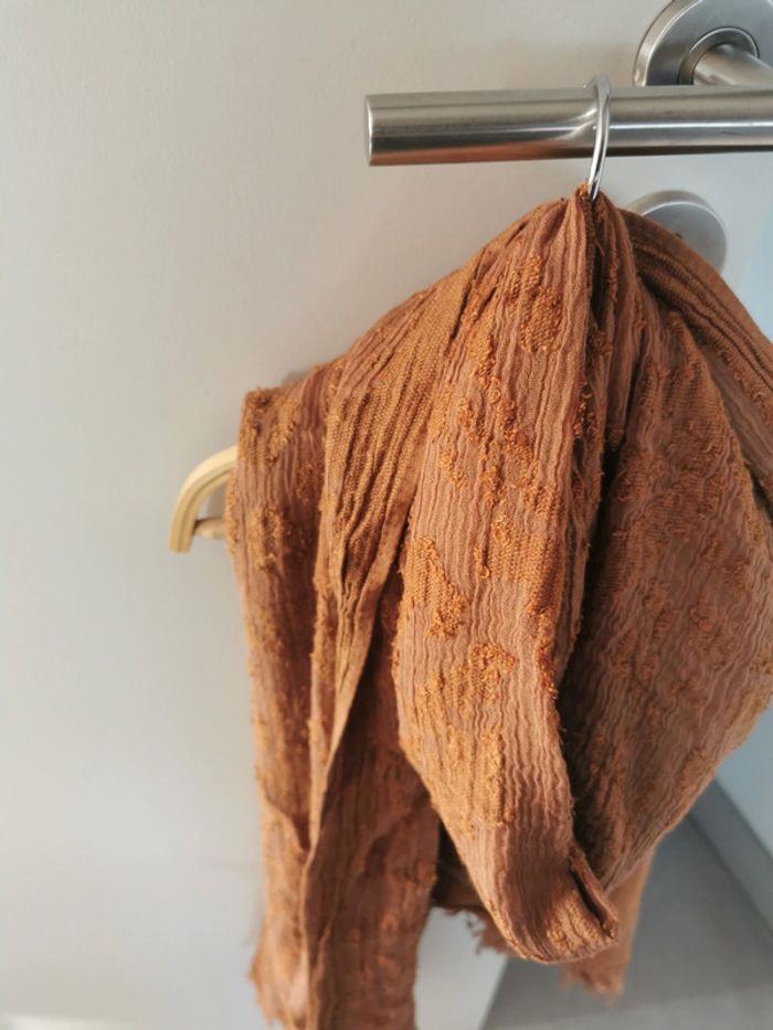 Grande écharpe marron neuve - photo numéro 4