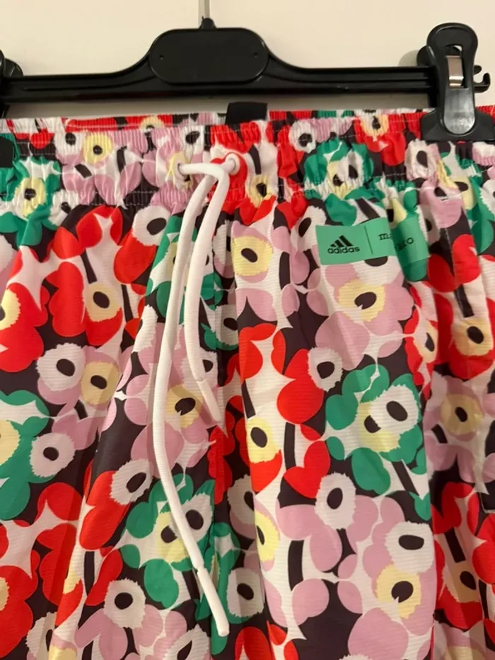 Jogging adidas à fleur en très bon état taille XS - photo numéro 2