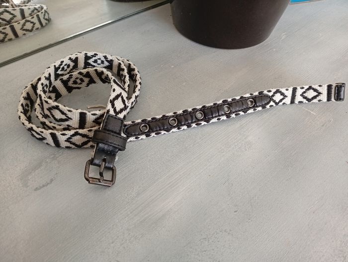 Ceinture fine noire et blanche