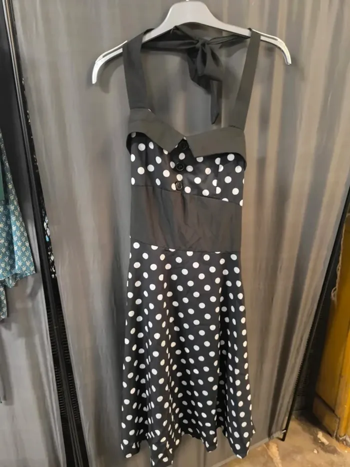 304312 robe noir a poids blanc L