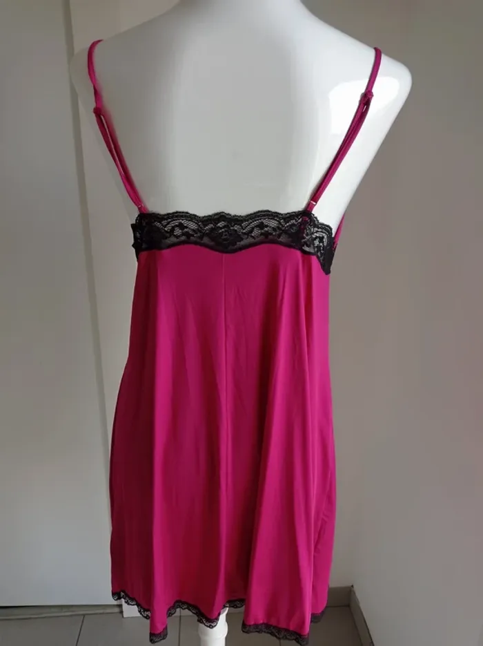 Magnifique nuisette sexy rose fushia avec dentelle noire T.L H&M - photo numéro 3