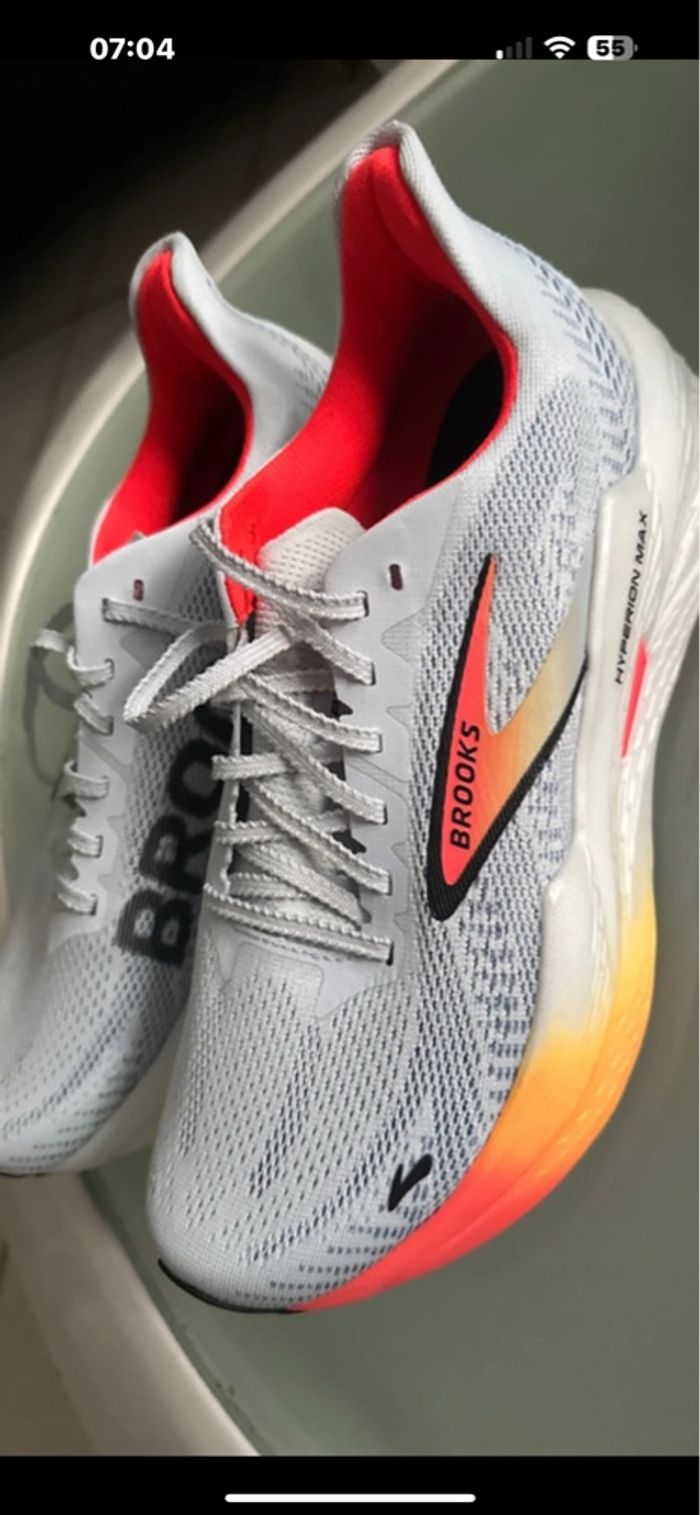 Running Brooks Hyperion Max