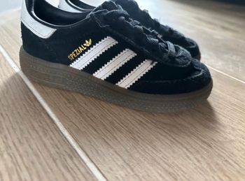 Adidas spezial noire taille 25