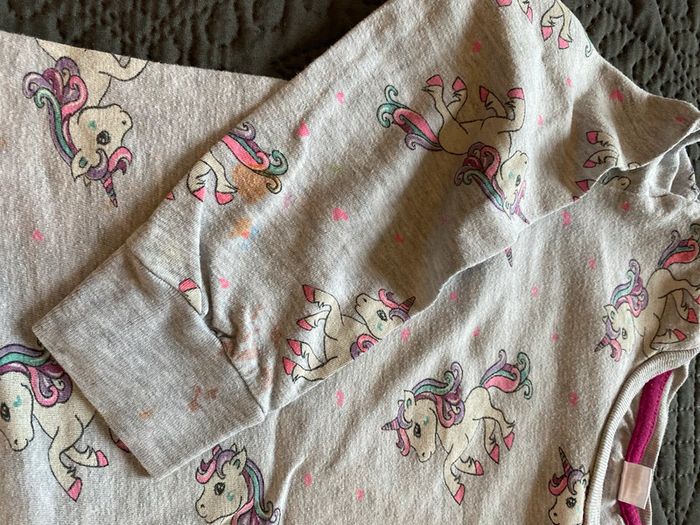 Pyjama licorne 110/116 🌸 A donner - photo numéro 2
