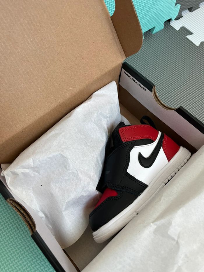 Jordan neuves taille 23,5 - photo numéro 6