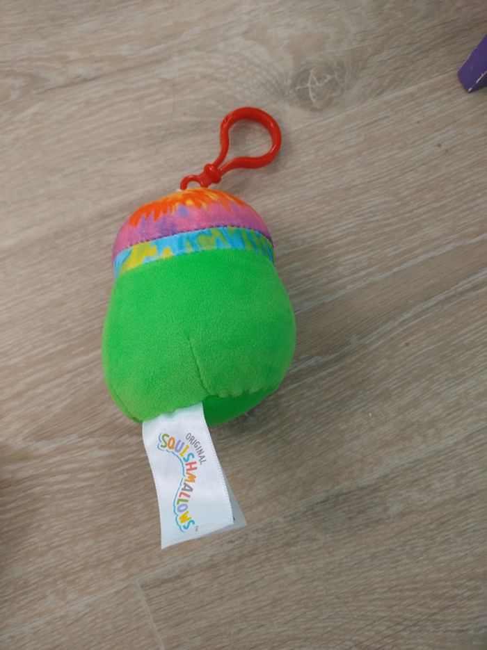 Peluche Garo lumière noire Squishmallows - photo numéro 3