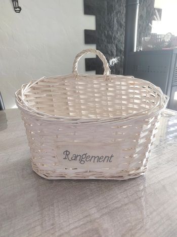 Panière de rangement en osier blanc vieilli – style déco & pratique