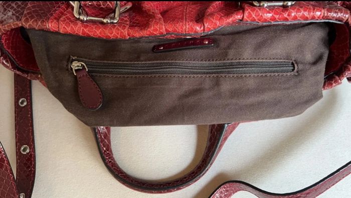 Sac Céline "Pillow Small" Ruby – Très bon état – Cuir verni effet reptile - photo numéro 14
