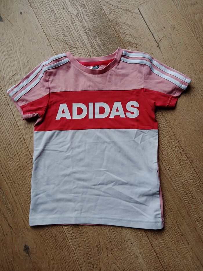 Tee-shirt Adidas rose et blanc – Taille 5 ans