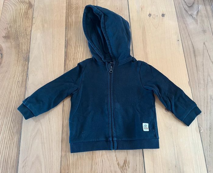 🧸 Gilet à capuche bleu marine – 18 mois – Kiabi