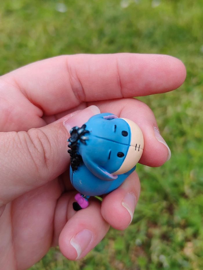 Petite figurine bourriquet Winnie l'ourson en résine - photo numéro 5