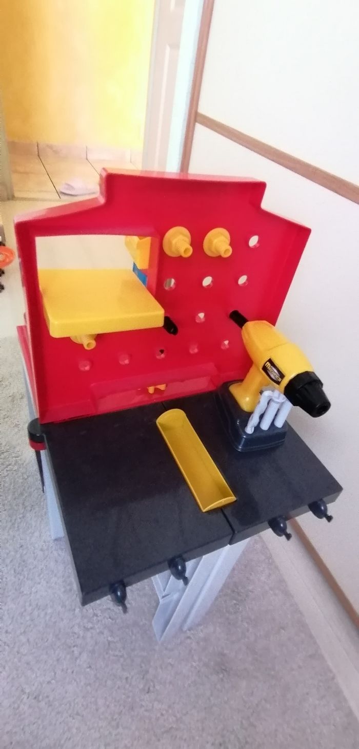 Établi avec outils - photo numéro 3