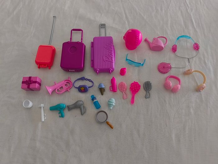 Lot accessoires barbie - photo numéro 1