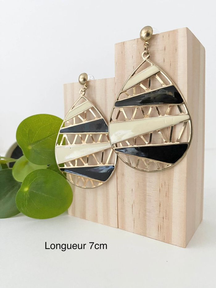 Boucles d’oreilles pendantes - Dorées et Noires - photo numéro 2