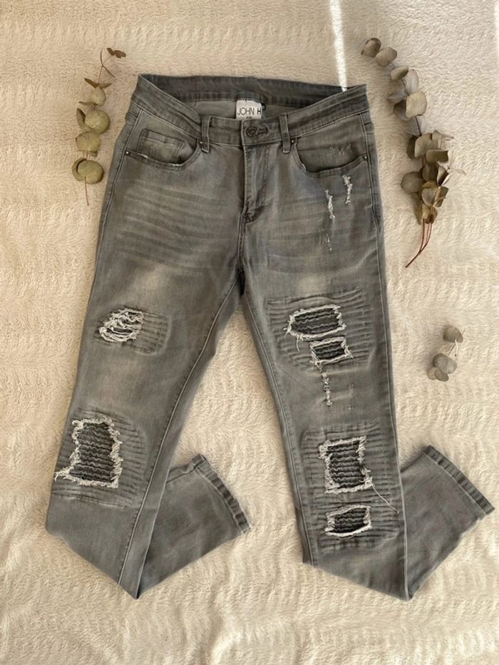 Jean troué gris John H