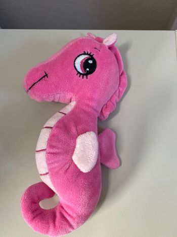 Hippocampe en peluche rose