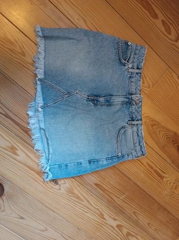 Jupe jean en parfait état Mango taille M