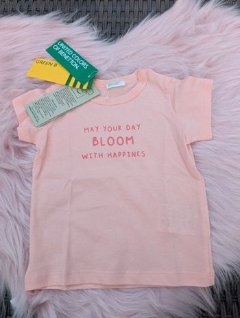 T-shirt rose. Fille . 3 mois. United colors of benetton. Neuf