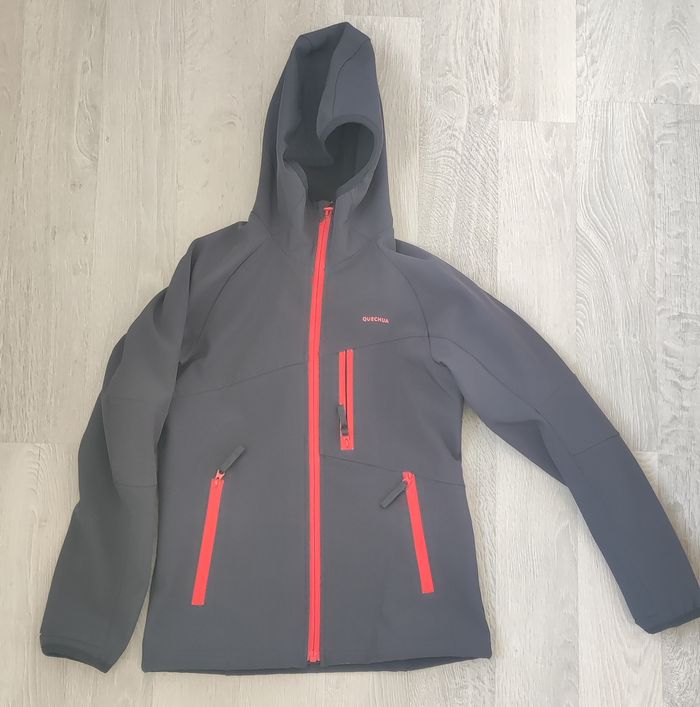 veste imperméable noire quechua 7-8 ans