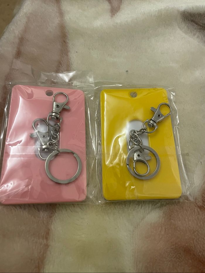 Lot porte clé et carte - photo numéro 3