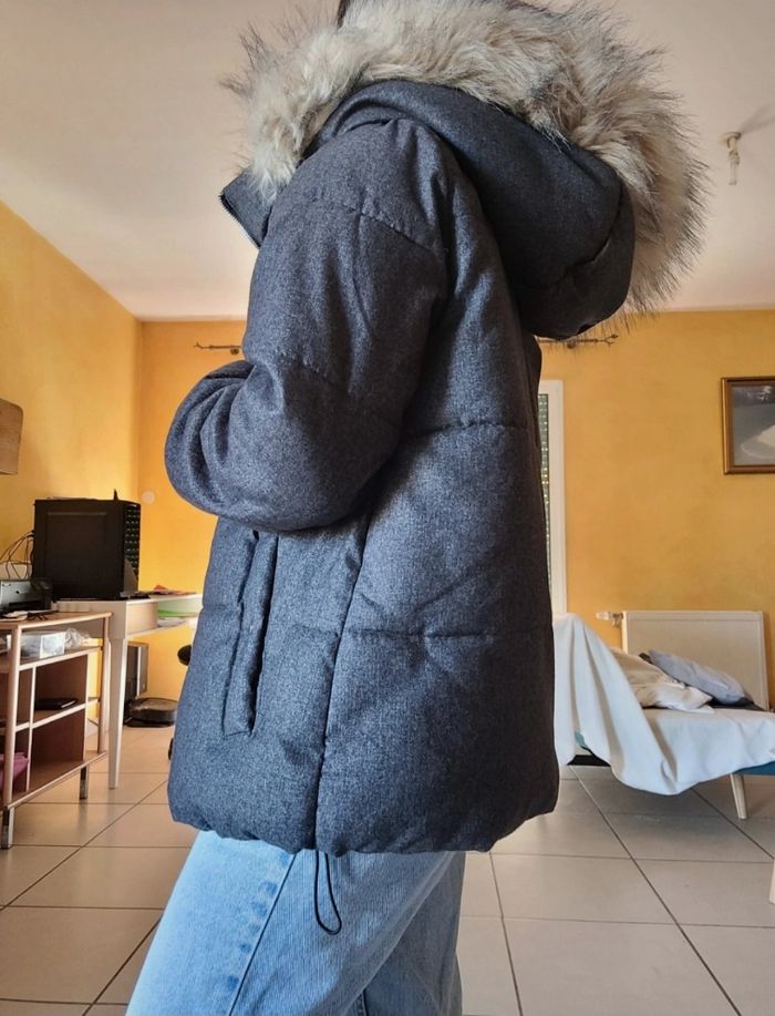 Doudoune grise avec fourrure - photo numéro 2