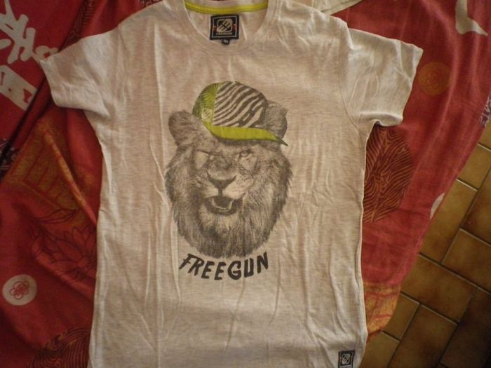 TEE SHIRT