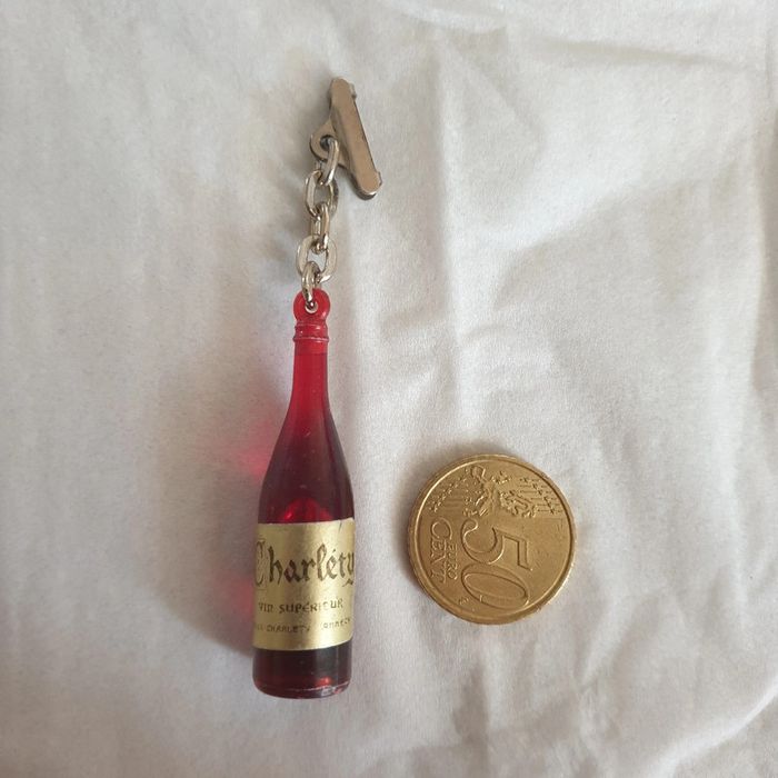 Magnifique pièce porte clefs vintage bouteille