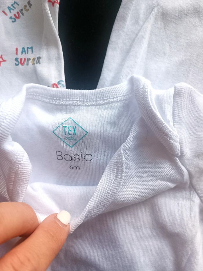 Lot bodies manches courtes 6 mois - photo numéro 6