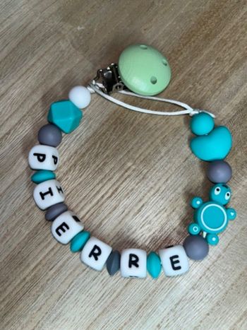 Attache tétine personnalisé