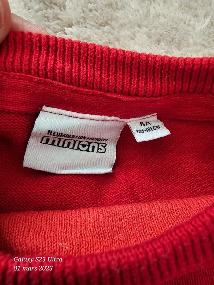 Pull minions de Noël rouge 8 ans comme neuf - photo numéro 2