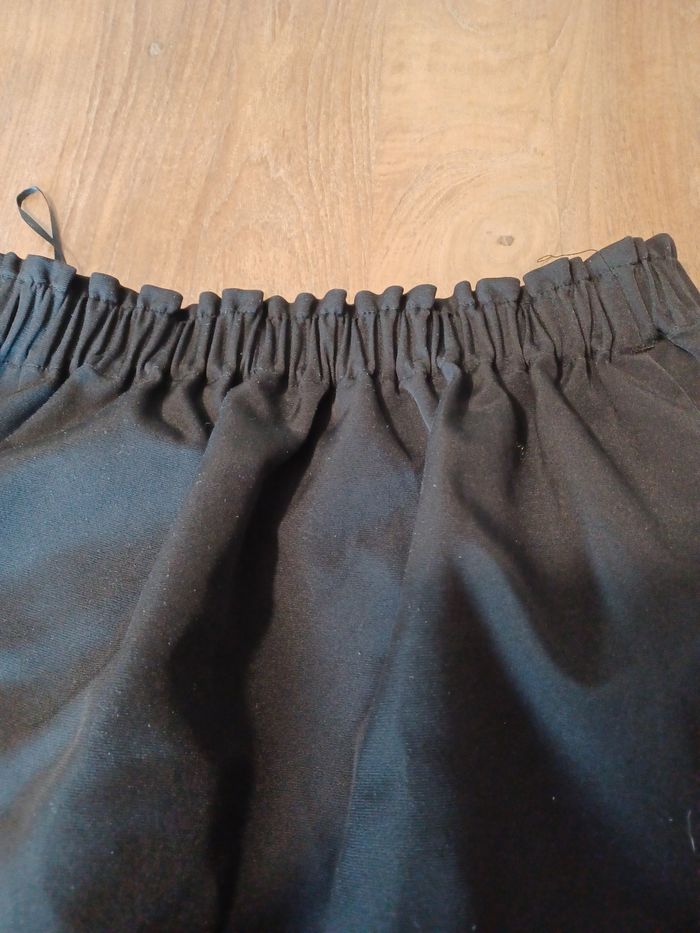 Jupe noire - photo numéro 4