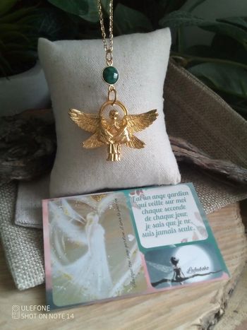 Collier ange ailé et pierre d'émeraude naturelle brute + carte
