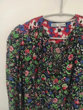 Zara chemisier blouse fleuri épaulettes