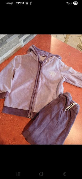 Survêtement fille taille 36 mois