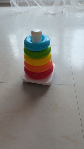 Jeu pyramide arc en ciel bébé 