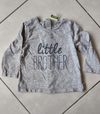 Beau tee-shirt manche longue taille 12 mois